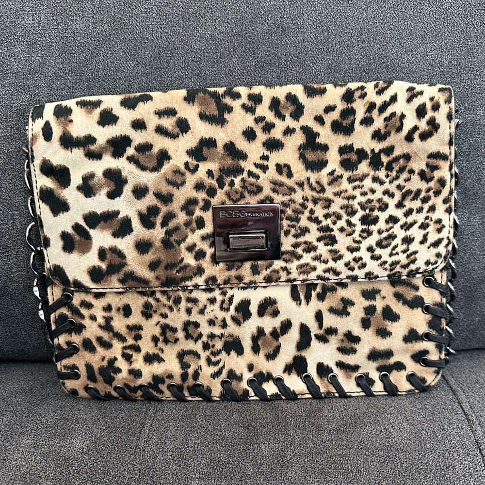 BCBGeneration | Black Leather Bag
Chain Link